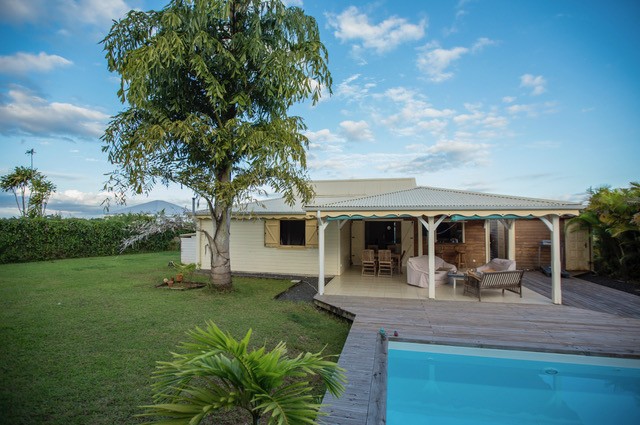 Villa créole avec piscine et jardin en Guadeloupe